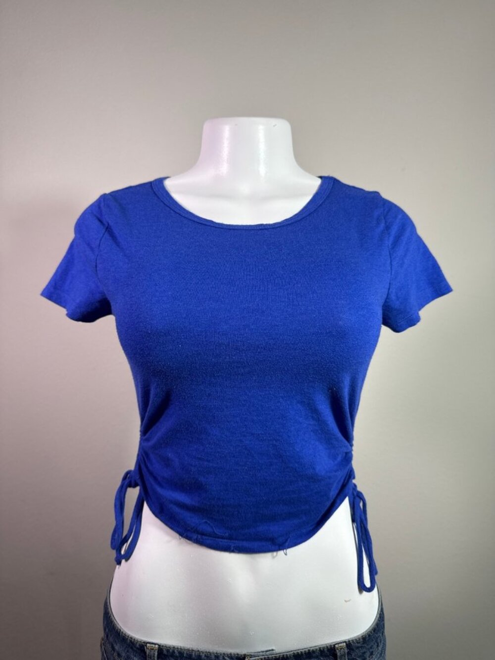 Y2K Ambiance Blue Ruched Side Baby Tee – Women's Used Clothing
